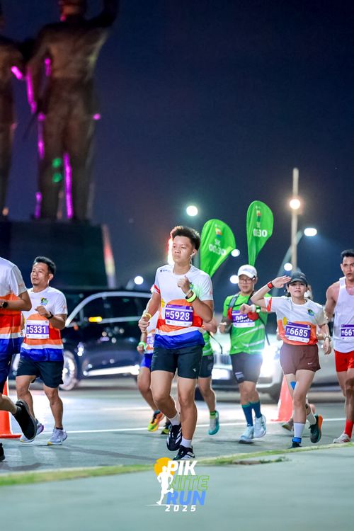 Race photo from PIK NITE RUN 2025