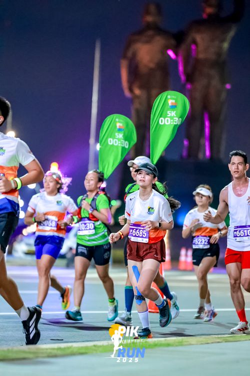 Race photo from PIK NITE RUN 2025