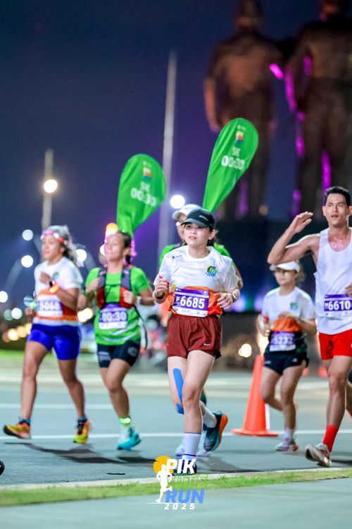 Race photo from PIK NITE RUN 2025
