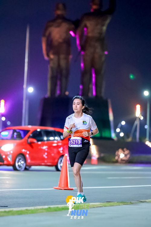 Race photo from PIK NITE RUN 2025