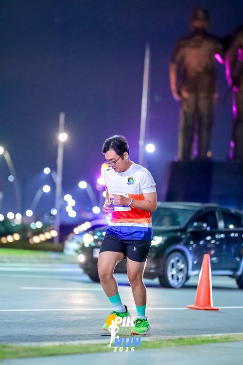 Race photo from PIK NITE RUN 2025