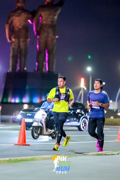 Race photo from PIK NITE RUN 2025