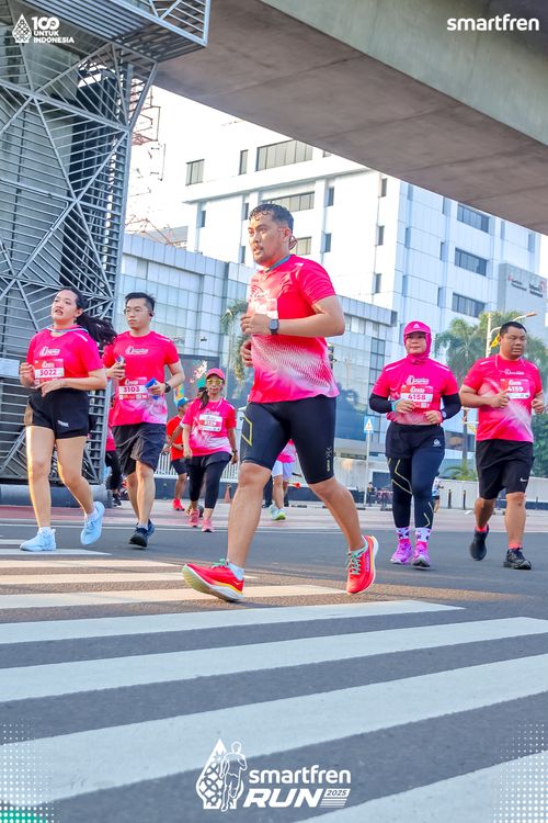Race photo from Smartfren Run 2025 