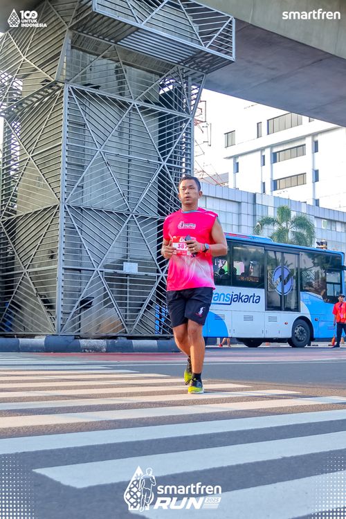 Race photo from Smartfren Run 2025 