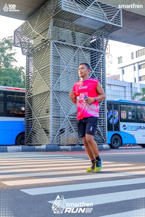 Race photo from Smartfren Run 2025 