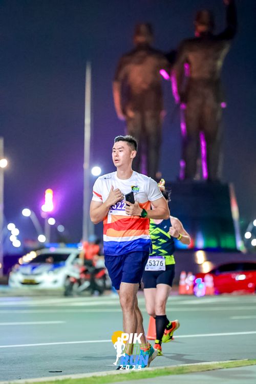 Race photo from PIK NITE RUN 2025