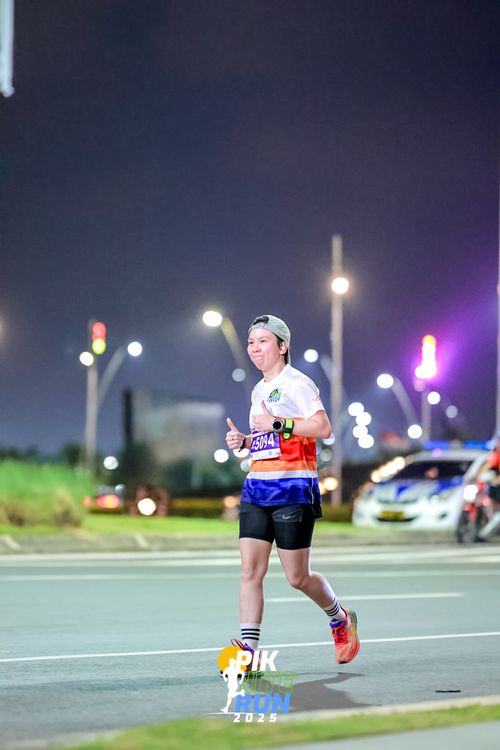 Race photo from PIK NITE RUN 2025