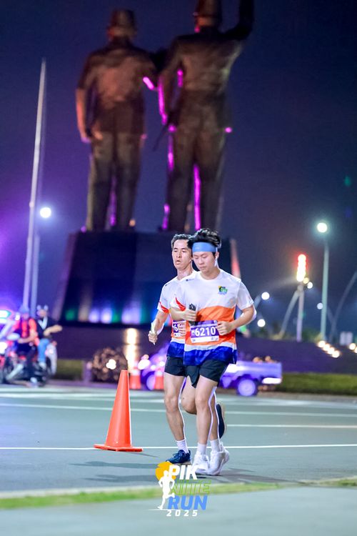 Race photo from PIK NITE RUN 2025