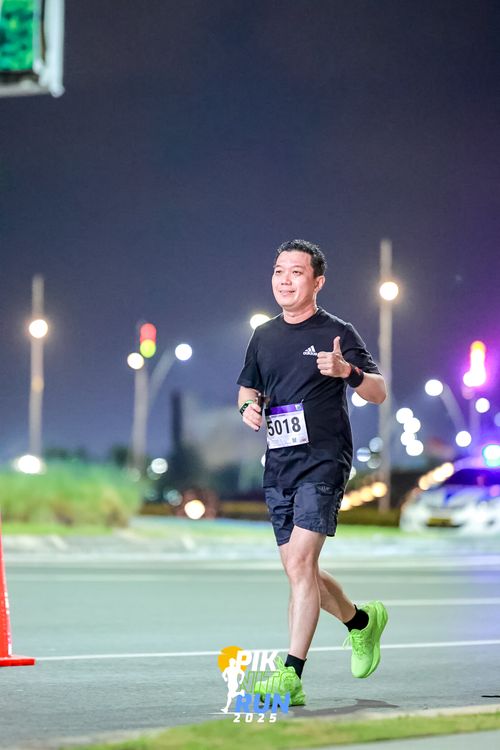 Race photo from PIK NITE RUN 2025
