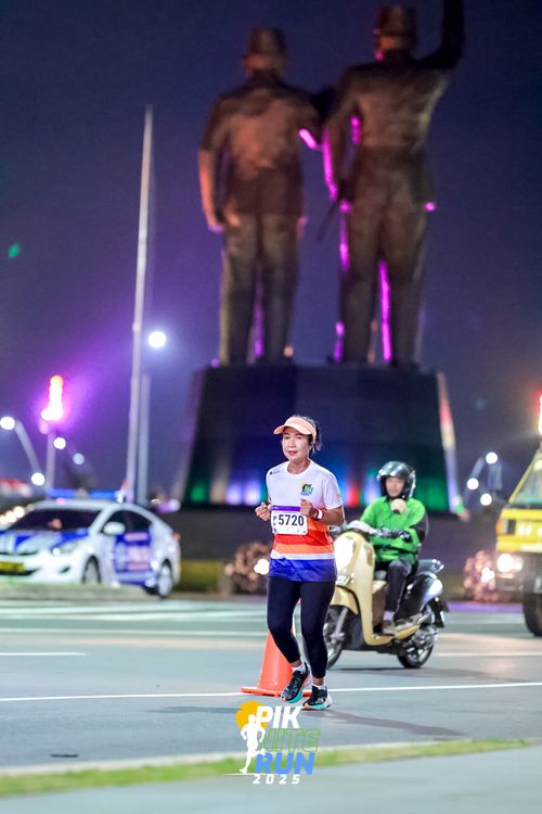 Race photo from PIK NITE RUN 2025