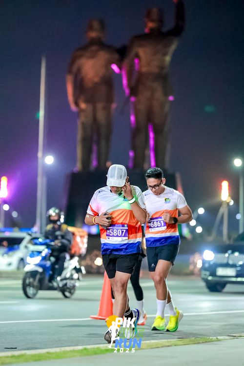 Race photo from PIK NITE RUN 2025