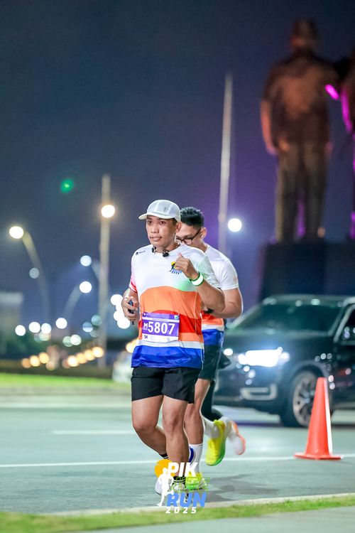 Race photo from PIK NITE RUN 2025