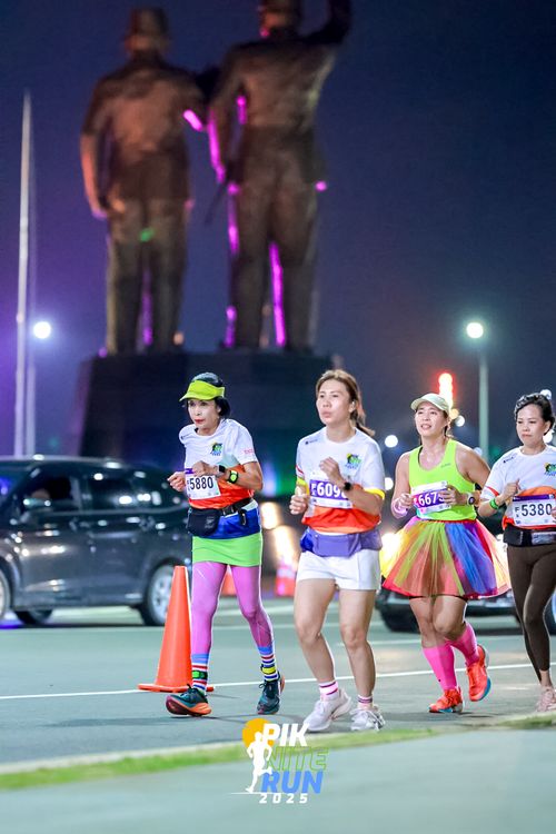 Race photo from PIK NITE RUN 2025