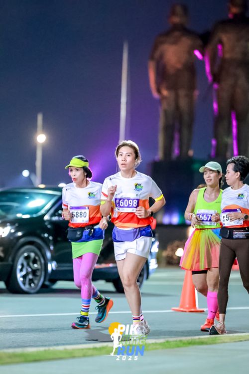 Race photo from PIK NITE RUN 2025