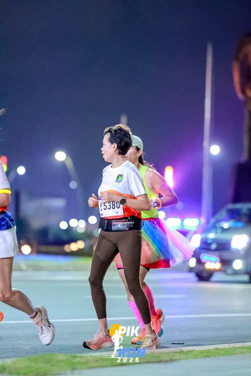 Race photo from PIK NITE RUN 2025