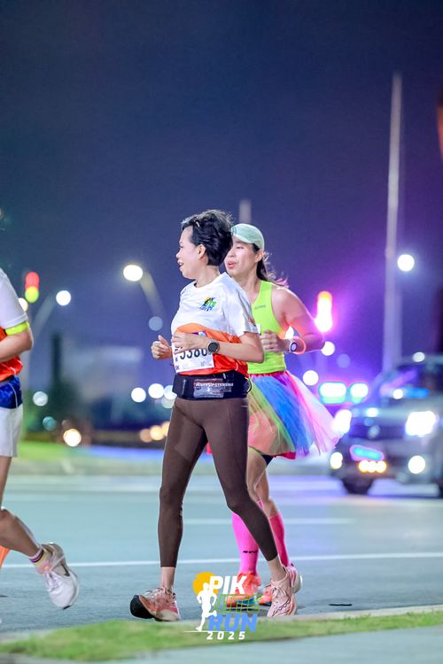 Race photo from PIK NITE RUN 2025