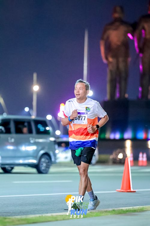 Race photo from PIK NITE RUN 2025