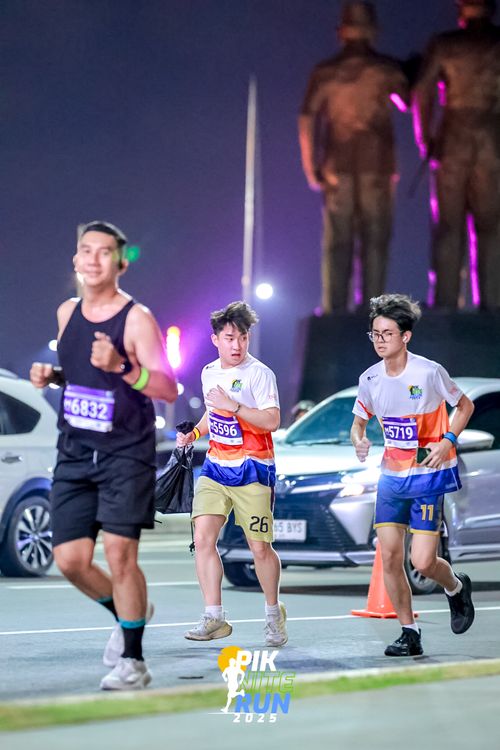 Race photo from PIK NITE RUN 2025