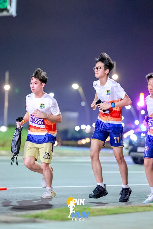Race photo from PIK NITE RUN 2025
