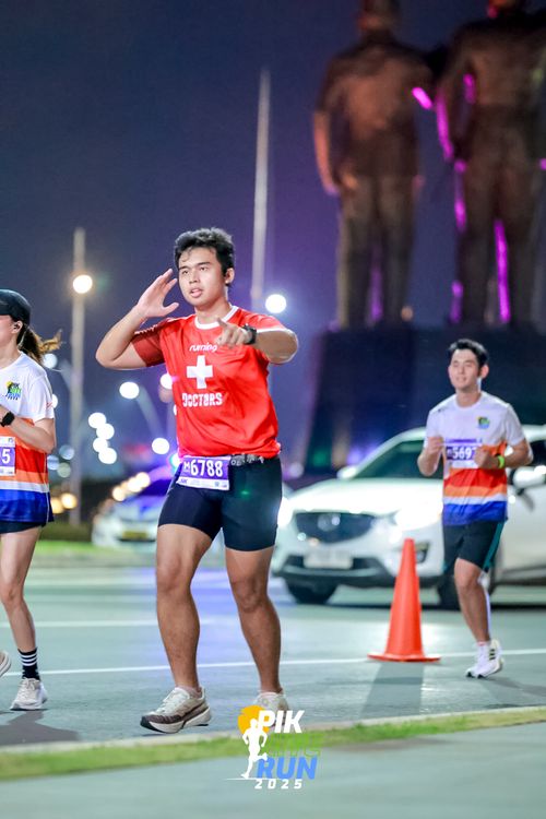 Race photo from PIK NITE RUN 2025