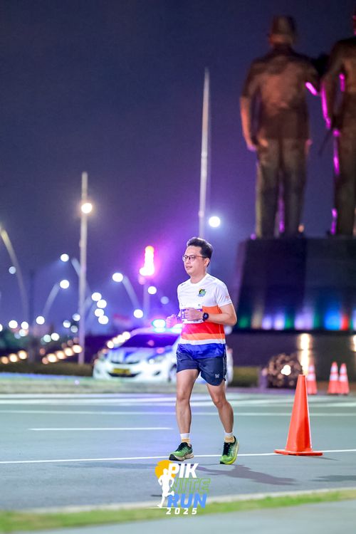 Race photo from PIK NITE RUN 2025