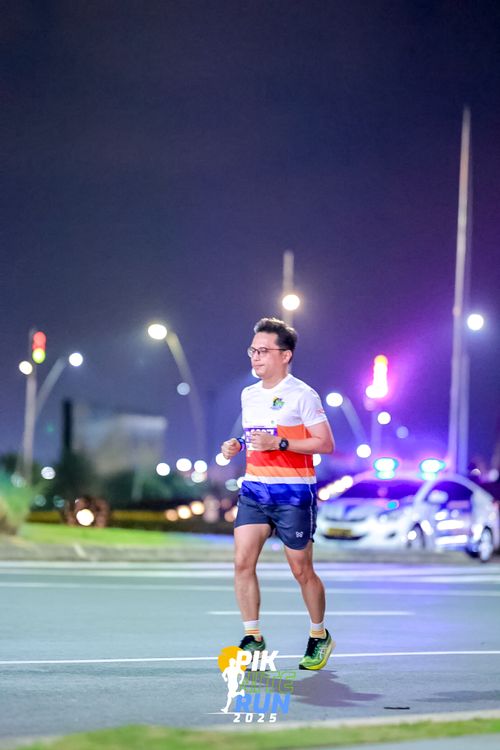 Race photo from PIK NITE RUN 2025