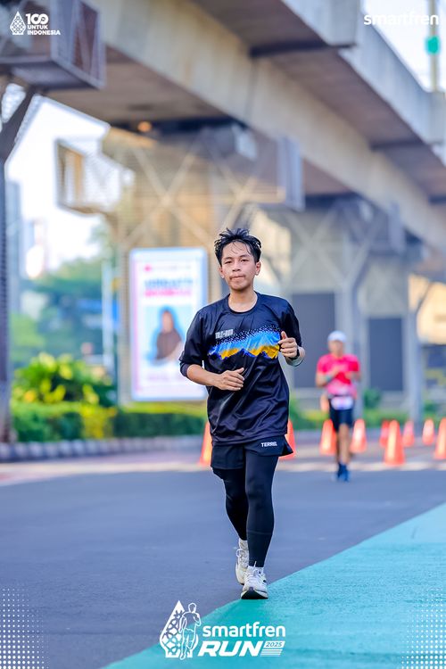 Race photo from Smartfren Run 2025 