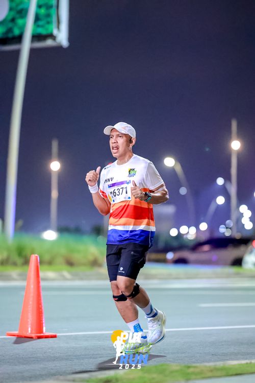 Race photo from PIK NITE RUN 2025