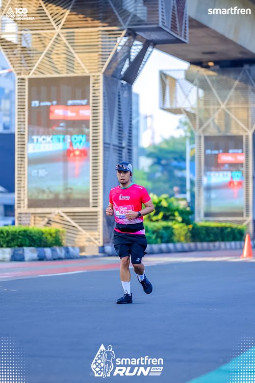 Race photo from Smartfren Run 2025 