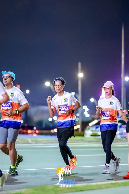 Race photo from PIK NITE RUN 2025