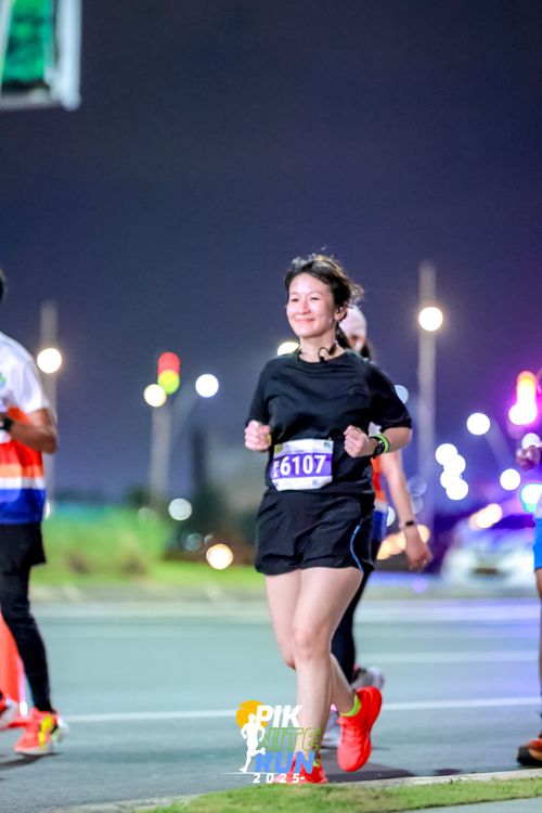 Race photo from PIK NITE RUN 2025
