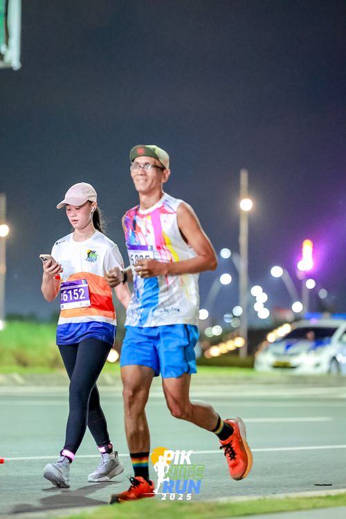 Race photo from PIK NITE RUN 2025