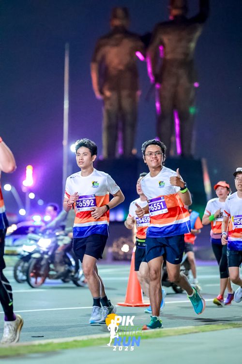 Race photo from PIK NITE RUN 2025