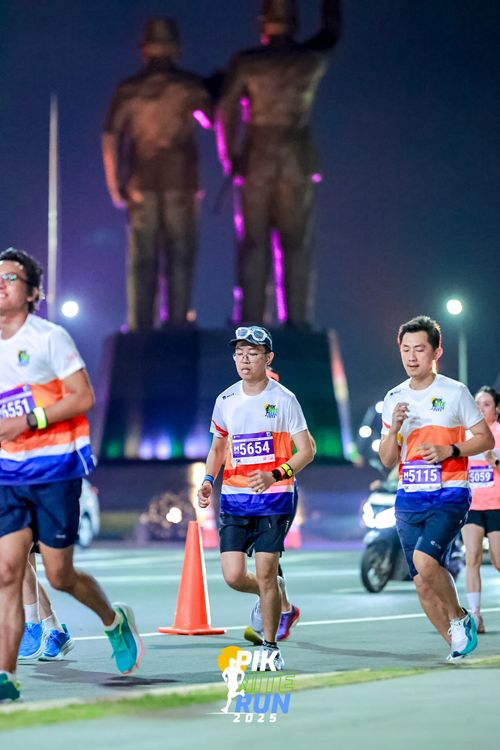 Race photo from PIK NITE RUN 2025