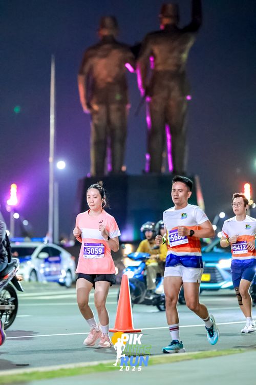 Race photo from PIK NITE RUN 2025