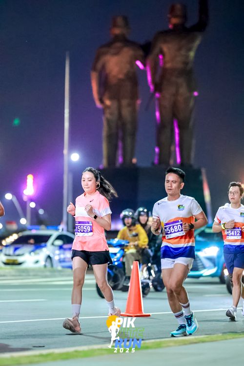 Race photo from PIK NITE RUN 2025