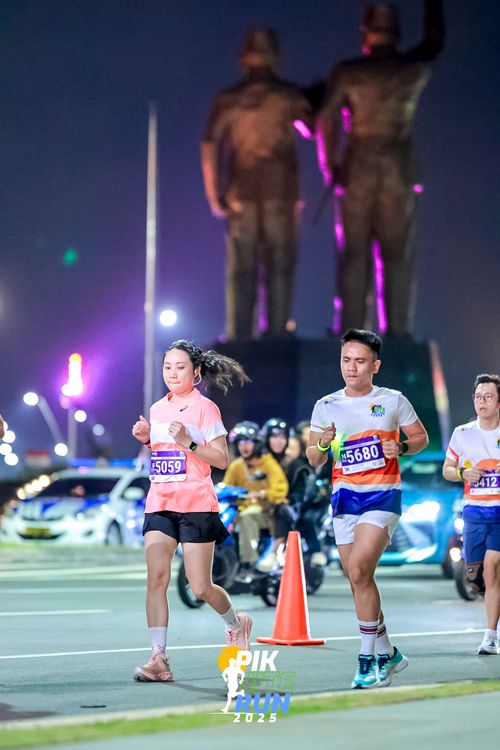 Race photo from PIK NITE RUN 2025
