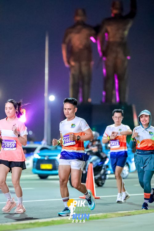 Race photo from PIK NITE RUN 2025
