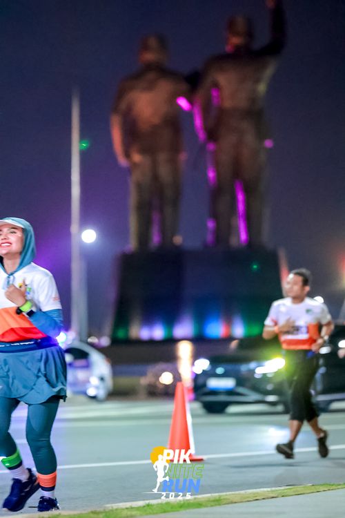 Race photo from PIK NITE RUN 2025