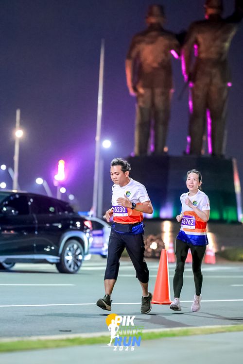 Race photo from PIK NITE RUN 2025