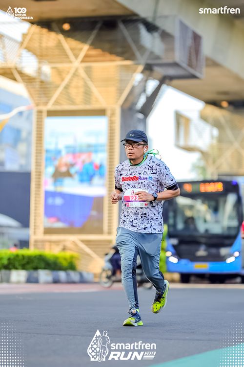 Race photo from Smartfren Run 2025 
