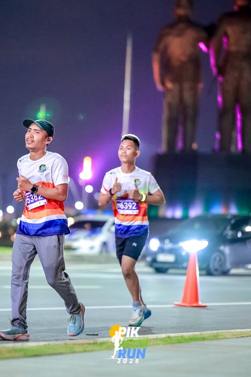 Race photo from PIK NITE RUN 2025