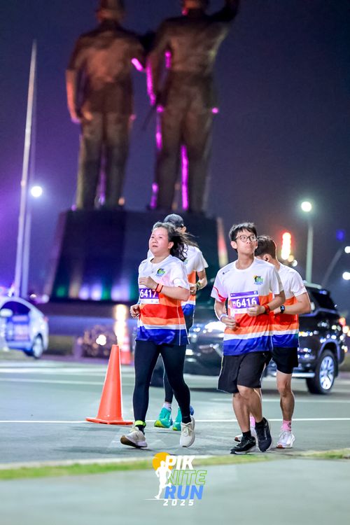 Race photo from PIK NITE RUN 2025