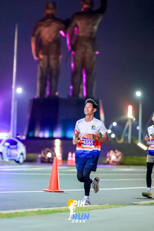 Race photo from PIK NITE RUN 2025