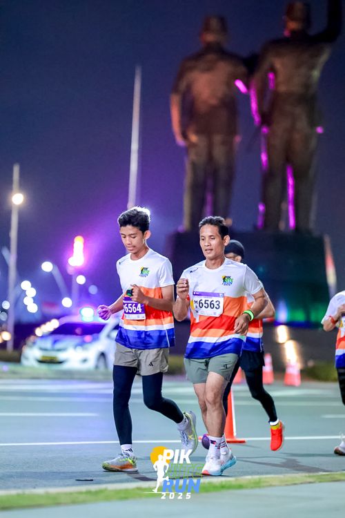 Race photo from PIK NITE RUN 2025