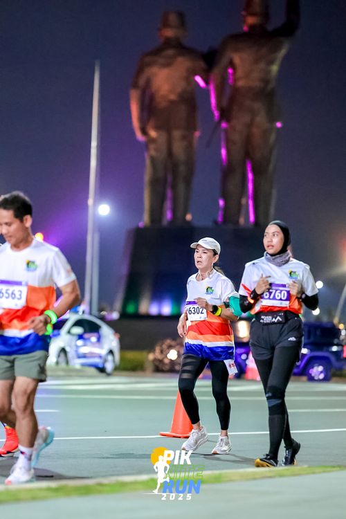 Race photo from PIK NITE RUN 2025
