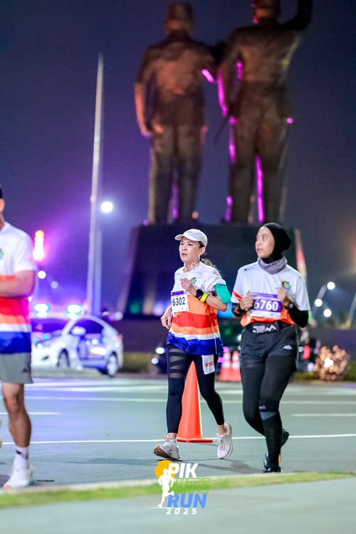Race photo from PIK NITE RUN 2025