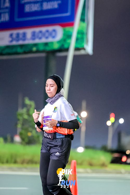 Race photo from PIK NITE RUN 2025
