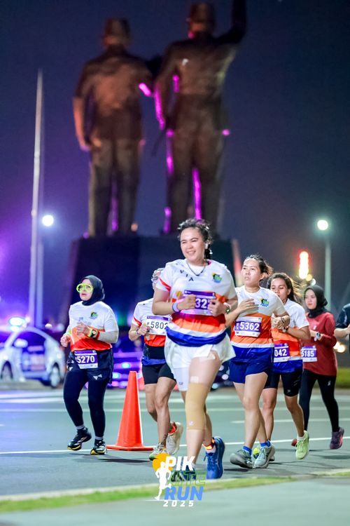 Race photo from PIK NITE RUN 2025