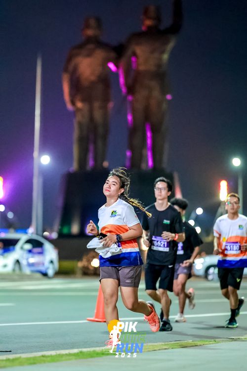 Race photo from PIK NITE RUN 2025